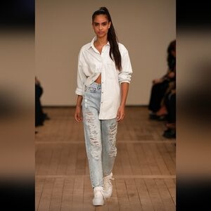 Womens Chiqle Denim Architect distressed jeans size M